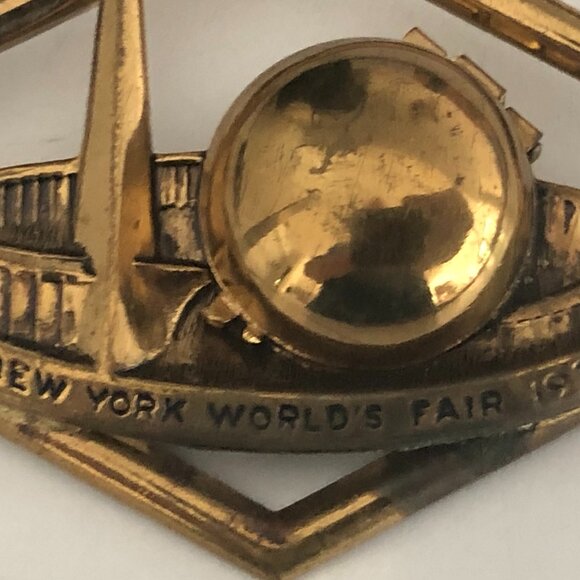 Vintage 1939 New York World's Fair Trylon & Perisphere Locket Pin Brooch - Picture 3 of 9